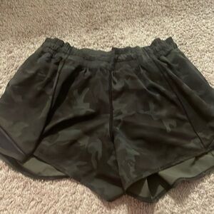Lululemon camo 4 inch shorts